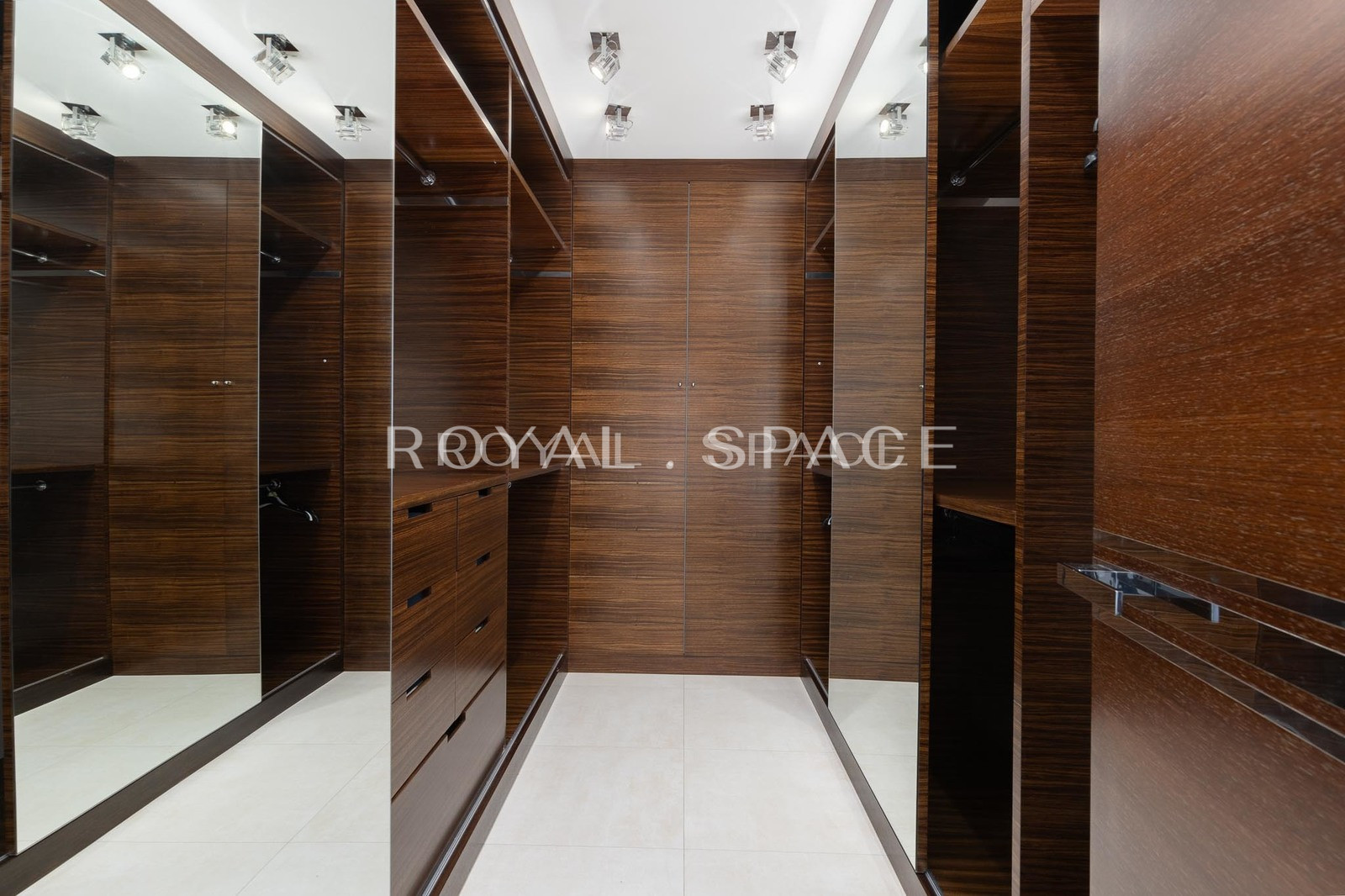 Wyjątkowa willa z ogrodem na Bielanach