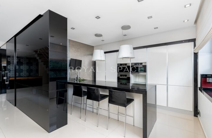 Wyjątkowa willa z ogrodem na Bielanach