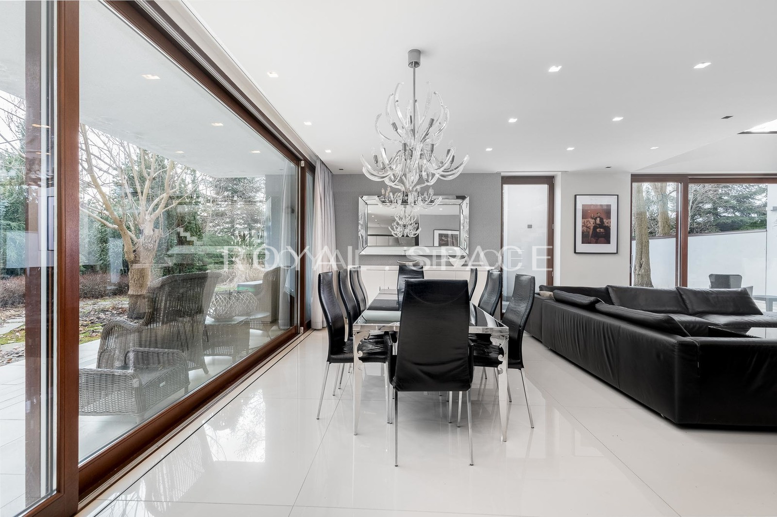 Wyjątkowa willa z ogrodem na Bielanach