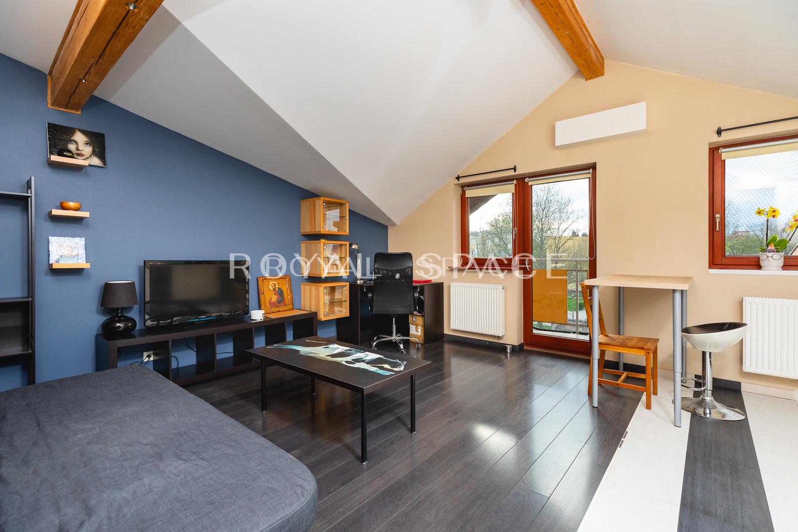 Kawalerka z balkonem z widokiem na zieleń