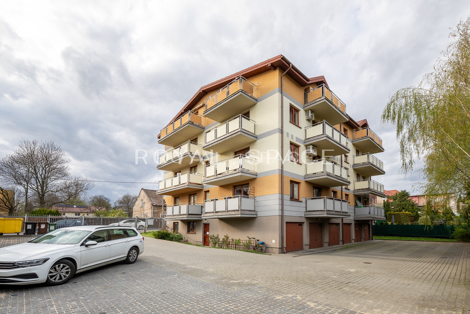 Kawalerka z balkonem z widokiem na zieleń