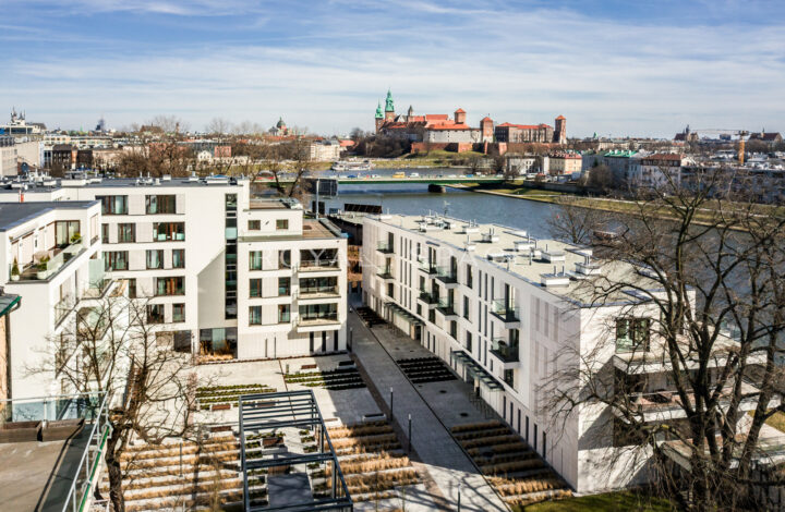 Apartment overlooking greenery by Vistula River