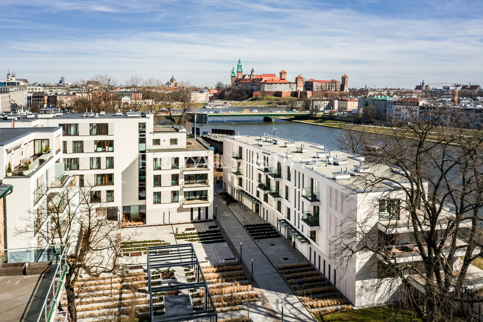 Apartment overlooking greenery by Vistula River