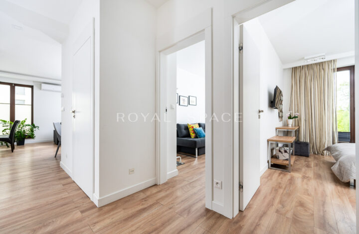 Apartment overlooking greenery by Vistula River