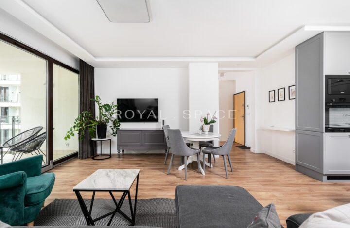Apartment overlooking greenery by Vistula River