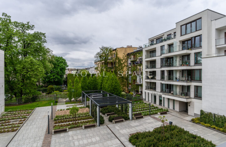 Apartment overlooking greenery by Vistula River