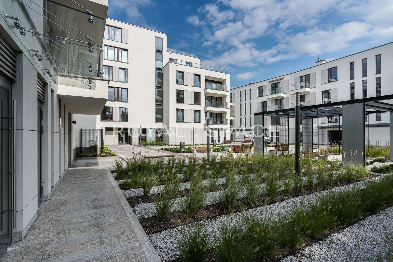 Apartment overlooking greenery by Vistula River