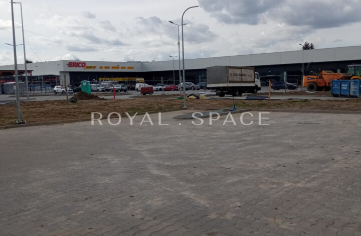 Stacja paliw obok parku handlowego – Ustroń