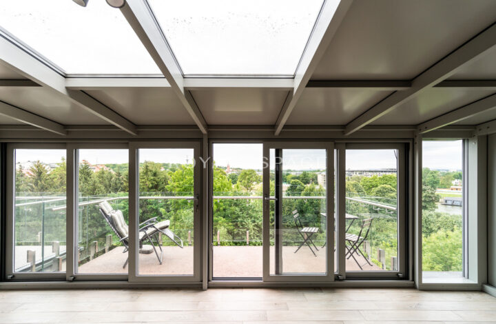 Penthouse z widokiem na Wisłę z ogrodem zimowym