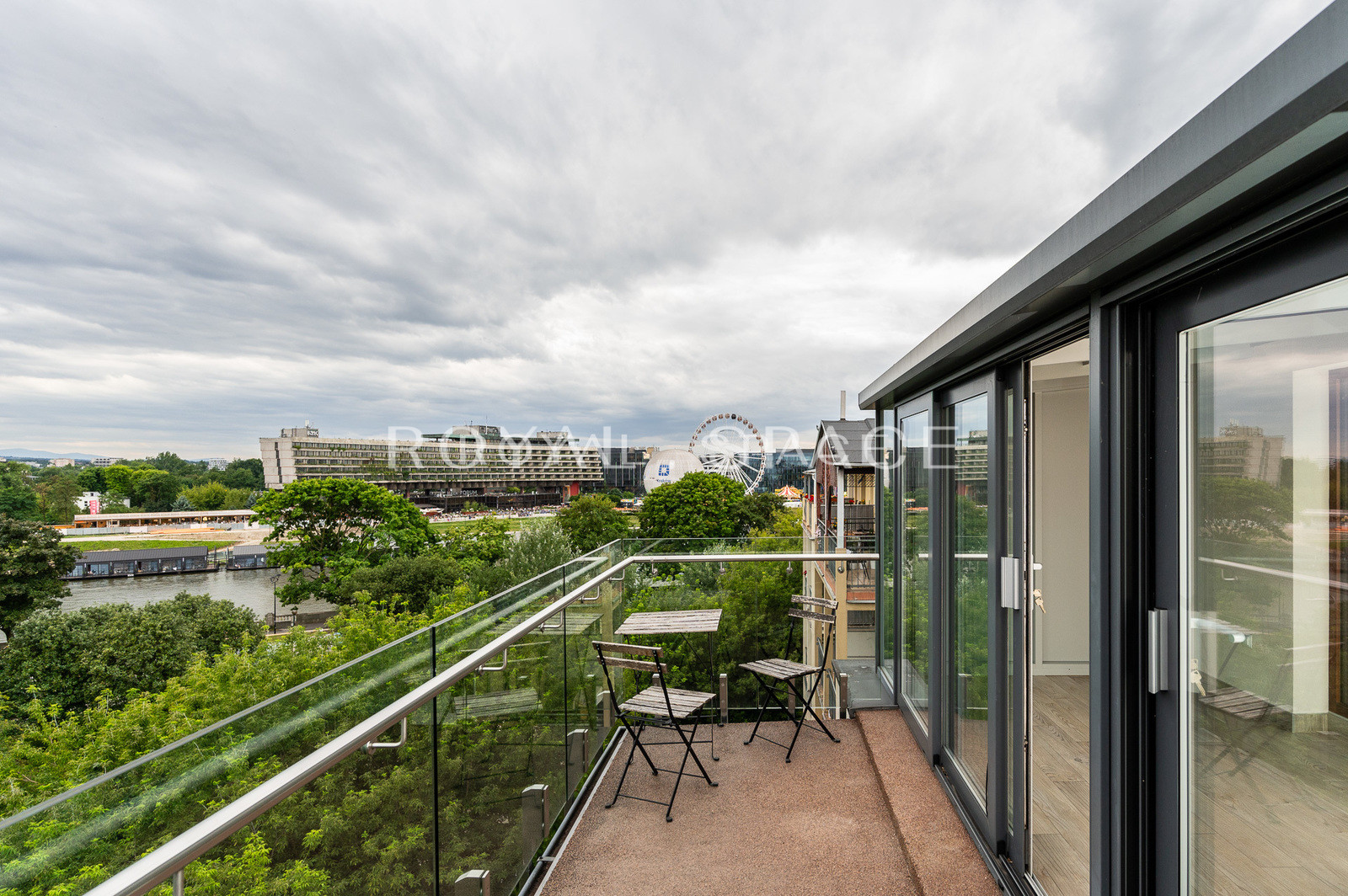 Penthouse z widokiem na Wisłę z ogrodem zimowym