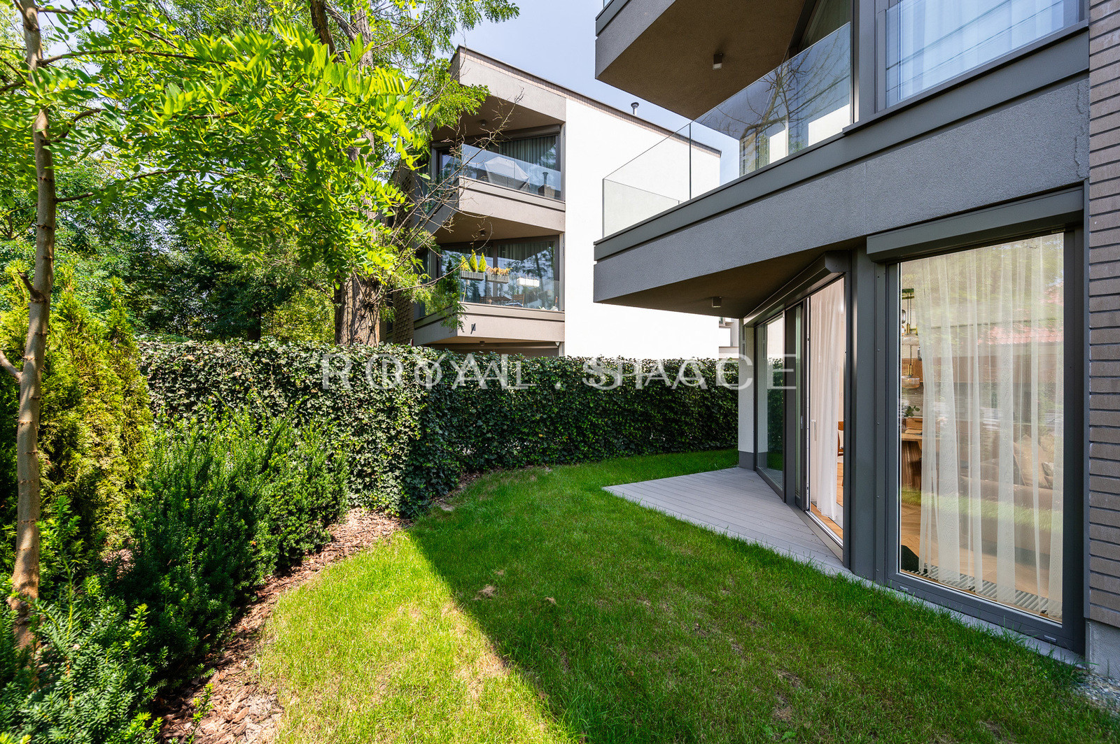 Apartament na Woli Justowskiej z ogrodem