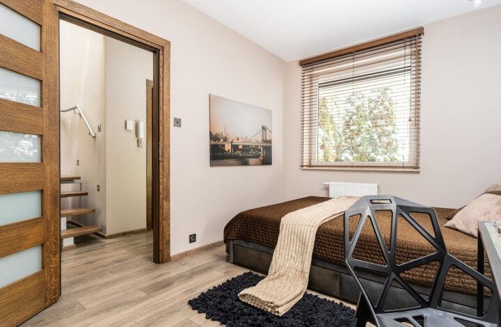 Dom z ogrodem i garażem przy Galerii Bronowice