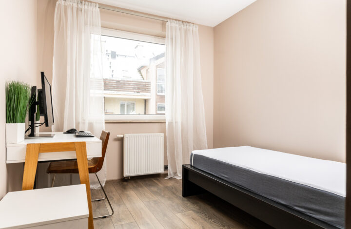 Dom z ogrodem i garażem przy Galerii Bronowice