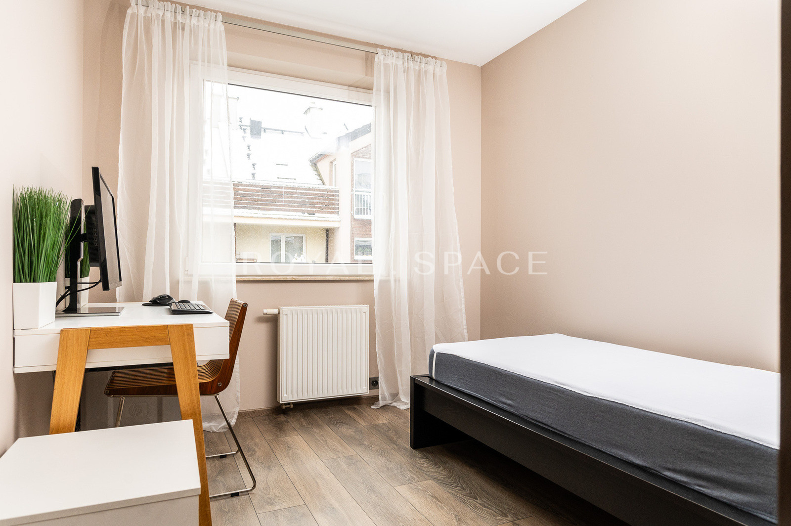 Dom z ogrodem i garażem przy Galerii Bronowice