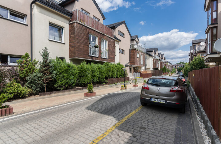 Dom z ogrodem i garażem przy Galerii Bronowice