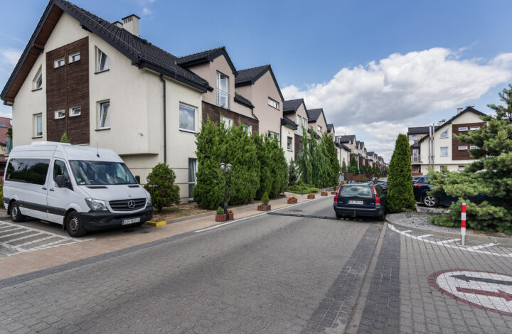 Dom z ogrodem i garażem przy Galerii Bronowice