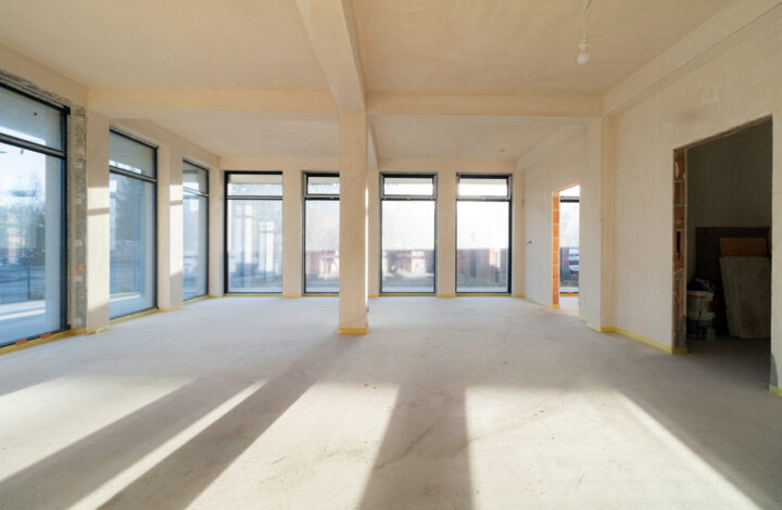 Parterowy lokal z witrynami i parkingiem|Wieliczka