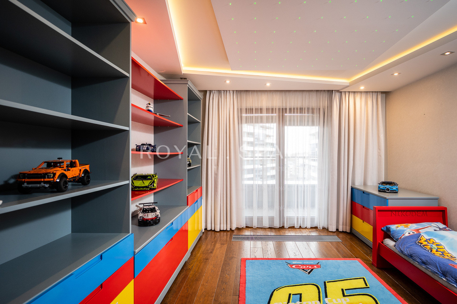 Апартаменти з терасою та зимовим садом на даху!