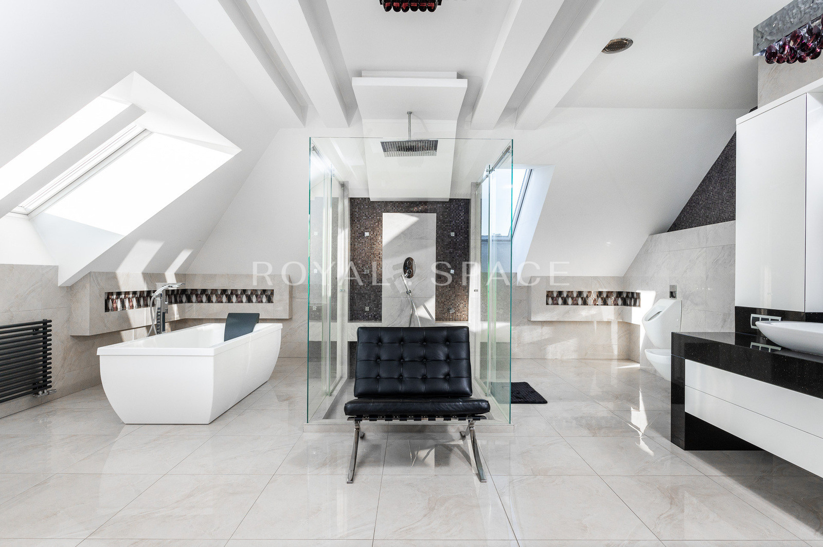 Вілла преміум-класу з приватним садом!