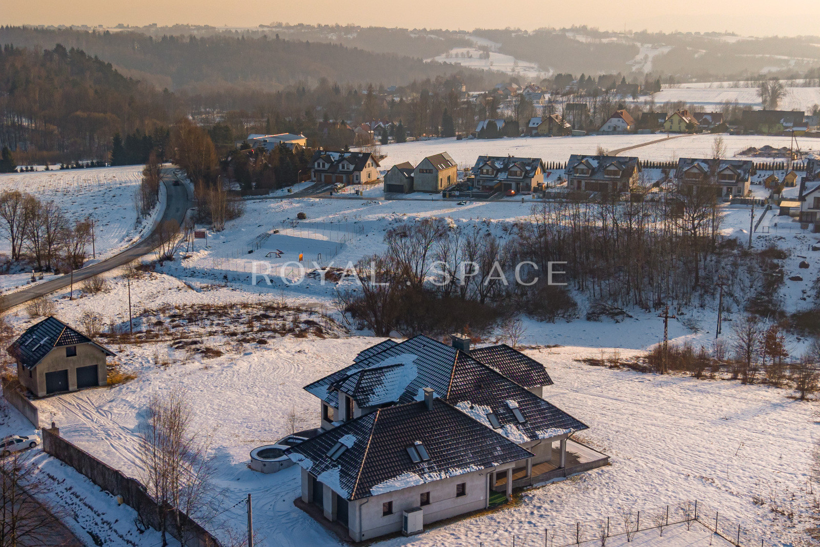 Вілла преміум-класу з приватним садом!