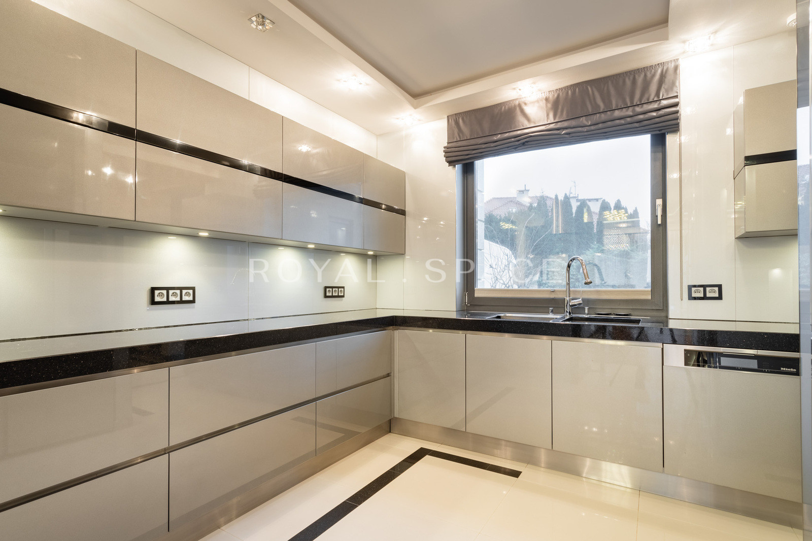 Nowoczesny dom na strzeżonym osiedlu – Kobierzyn