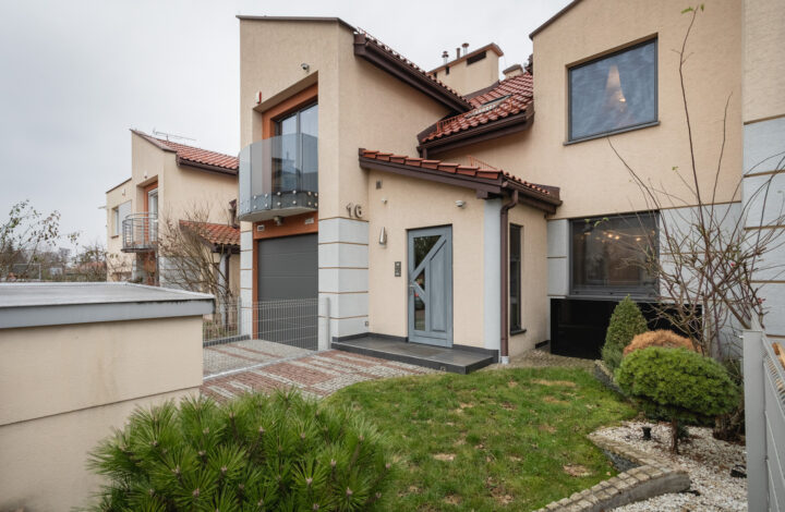 Nowoczesny dom na strzeżonym osiedlu – Kobierzyn