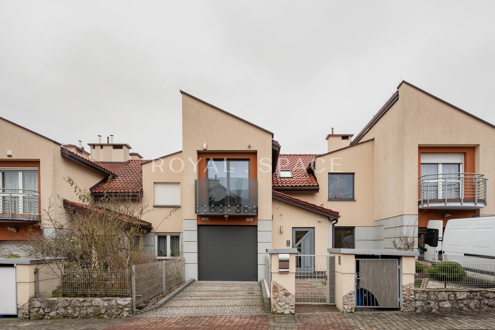 Nowoczesny dom na strzeżonym osiedlu – Kobierzyn