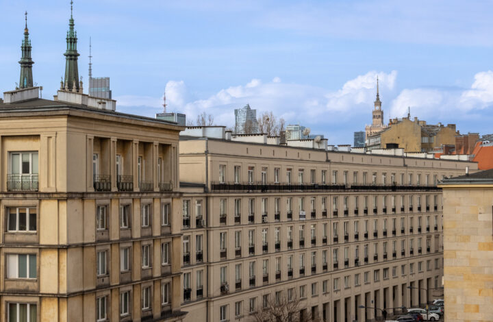 Світла квартира з лоджією в центрі