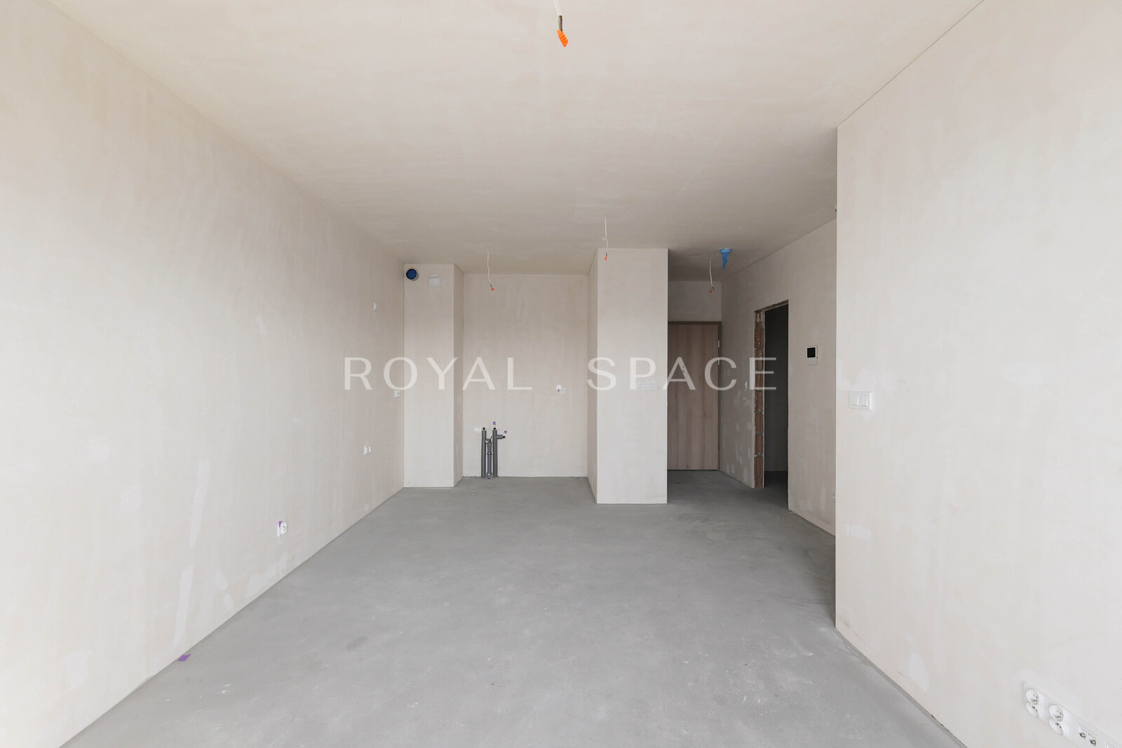 Bright Apartment with Balcony!