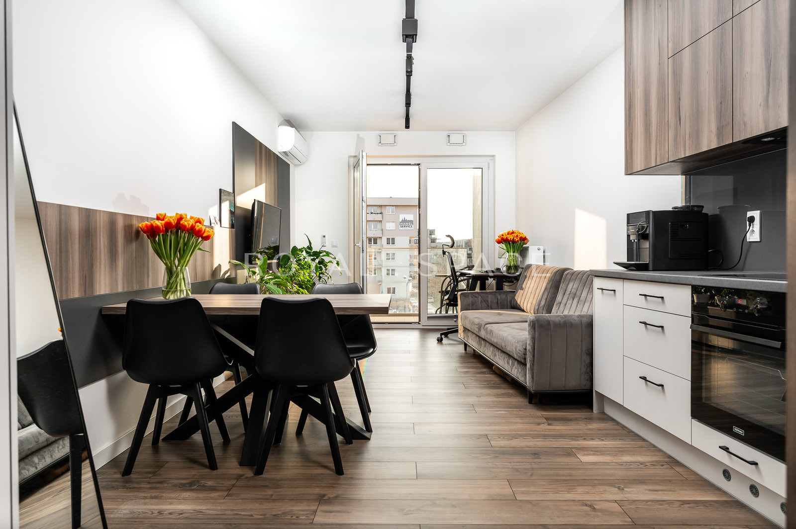 Сучасні апартаменти з балконом | Solaris Park