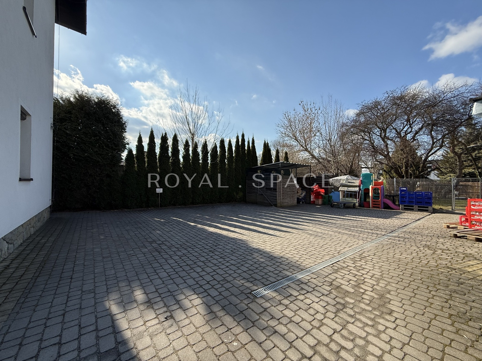 Lokal do wykończenia pod dowolną działalność