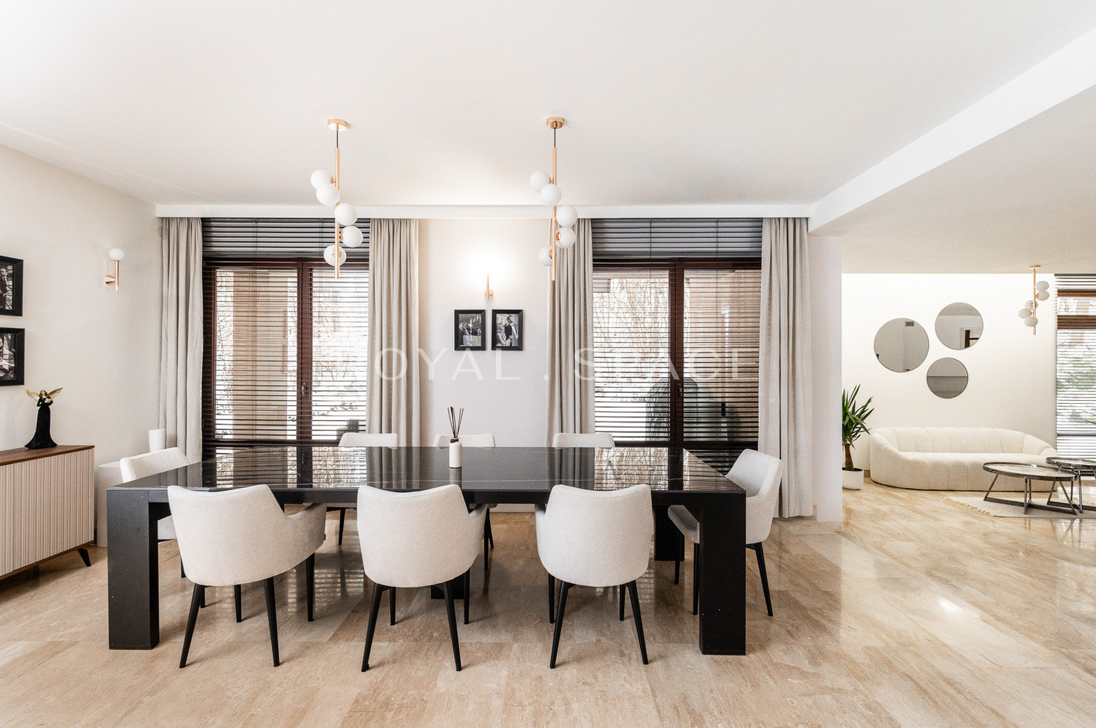 Розкішна вілла з джакузі, сауною та великим садом