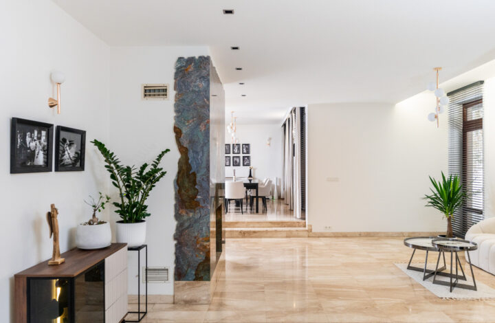 Розкішна вілла з джакузі, сауною та великим садом