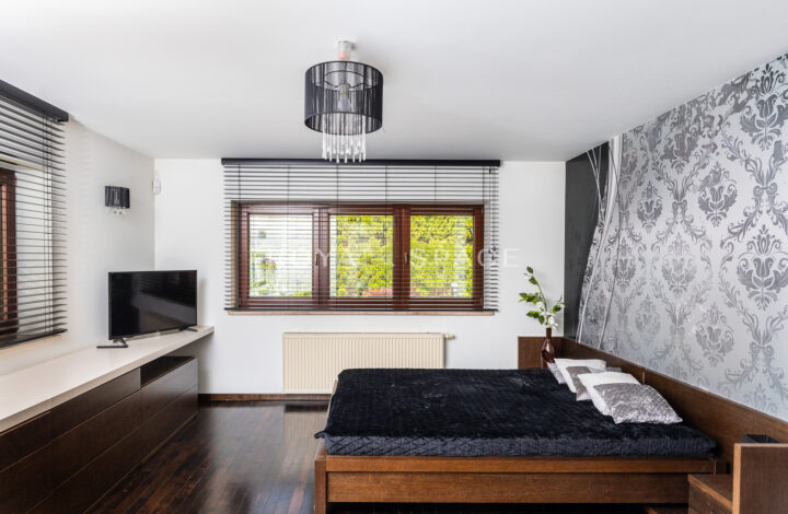 Розкішна вілла з джакузі, сауною та великим садом