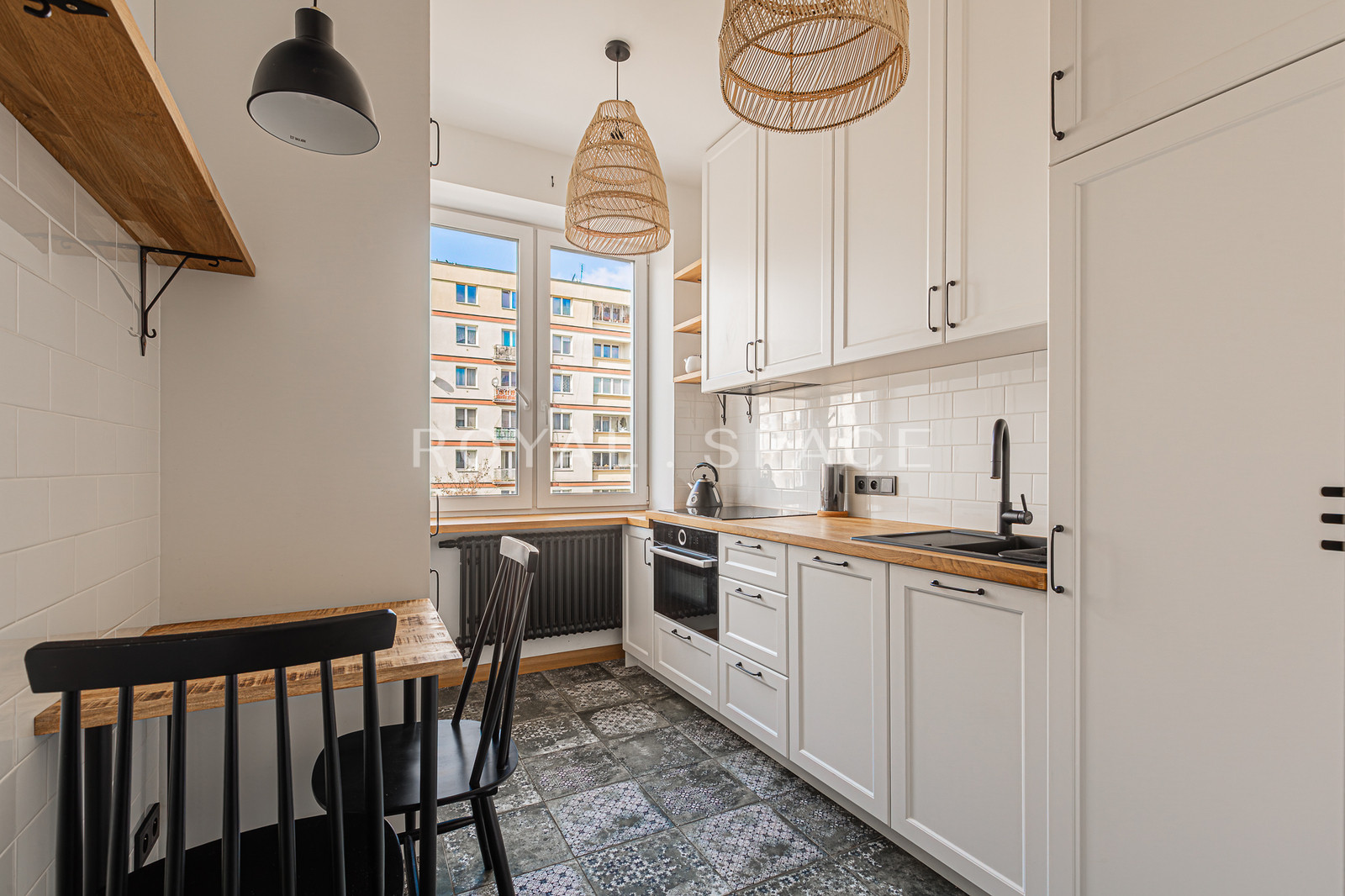 Atmospheric renovated apartment in Praga