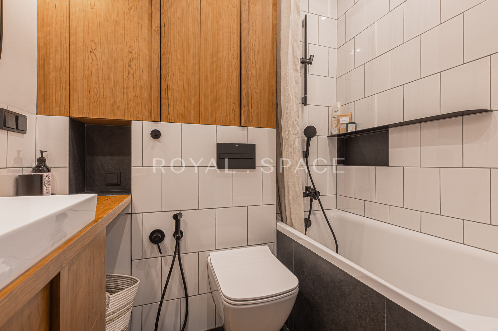 Atmospheric renovated apartment in Praga