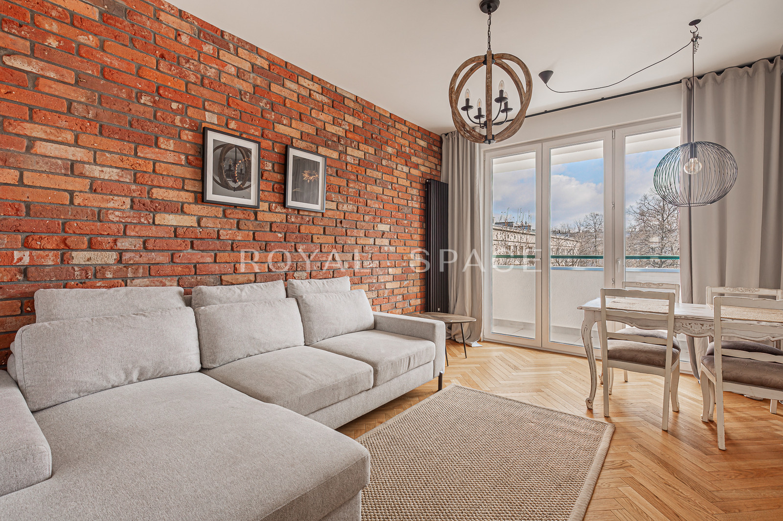 Atmospheric renovated apartment in Praga