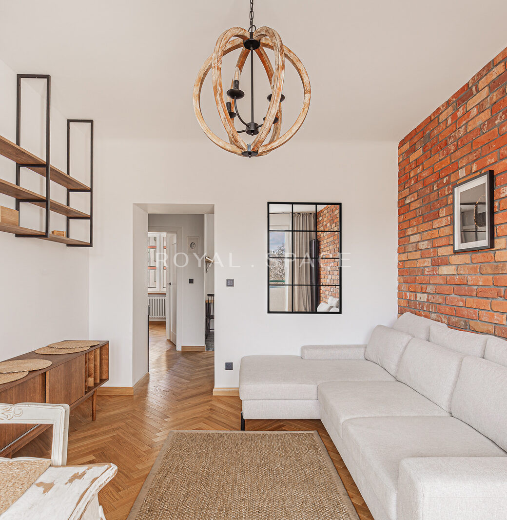 Atmospheric renovated apartment in Praga