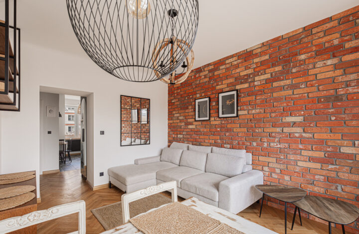 Atmospheric renovated apartment in Praga