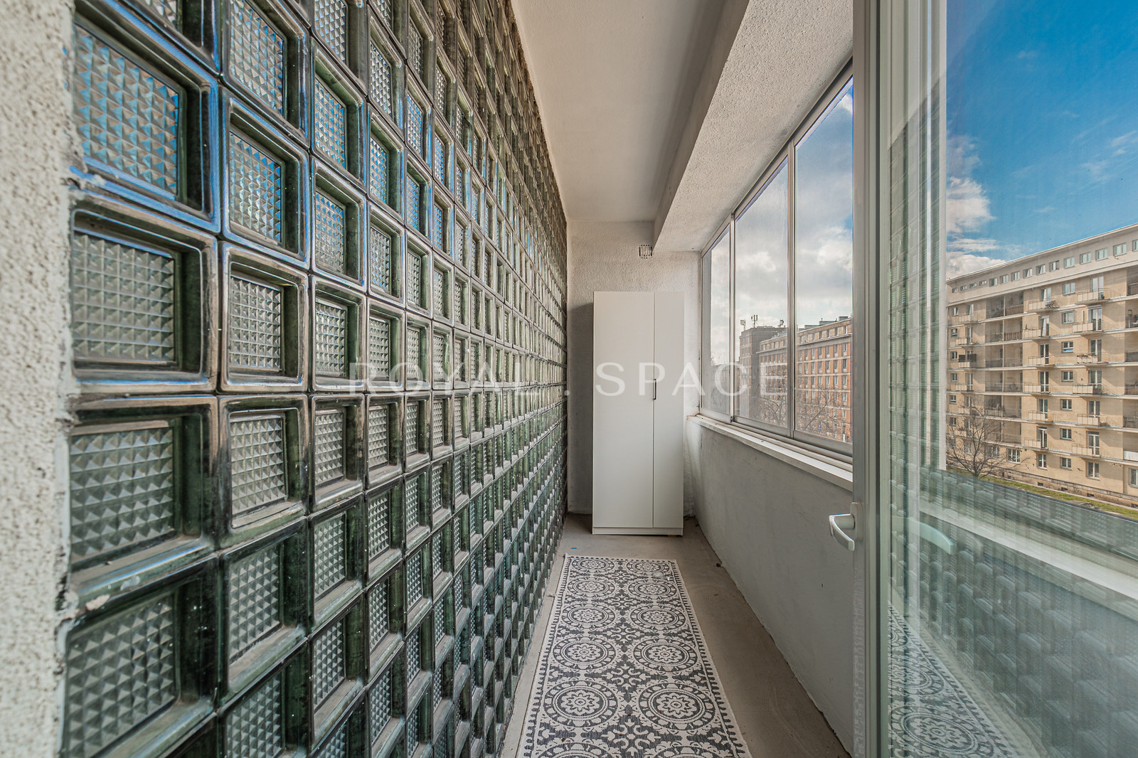 Atmospheric renovated apartment in Praga