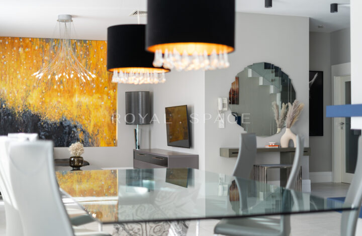 Розкішний будинок з чудовим видом та садом!