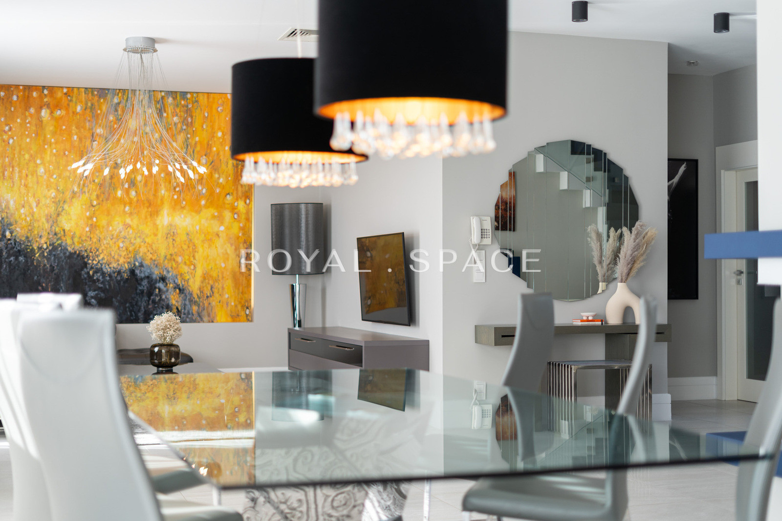 Розкішний будинок з чудовим видом та садом!