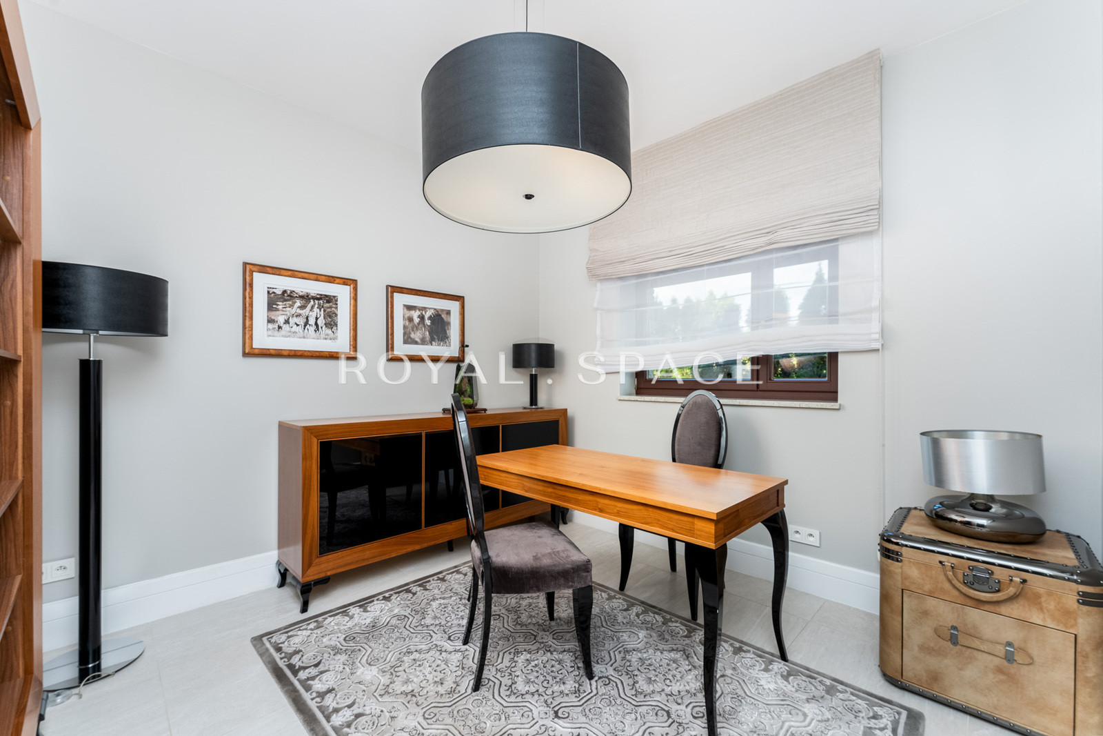 Розкішний будинок з чудовим видом та садом!