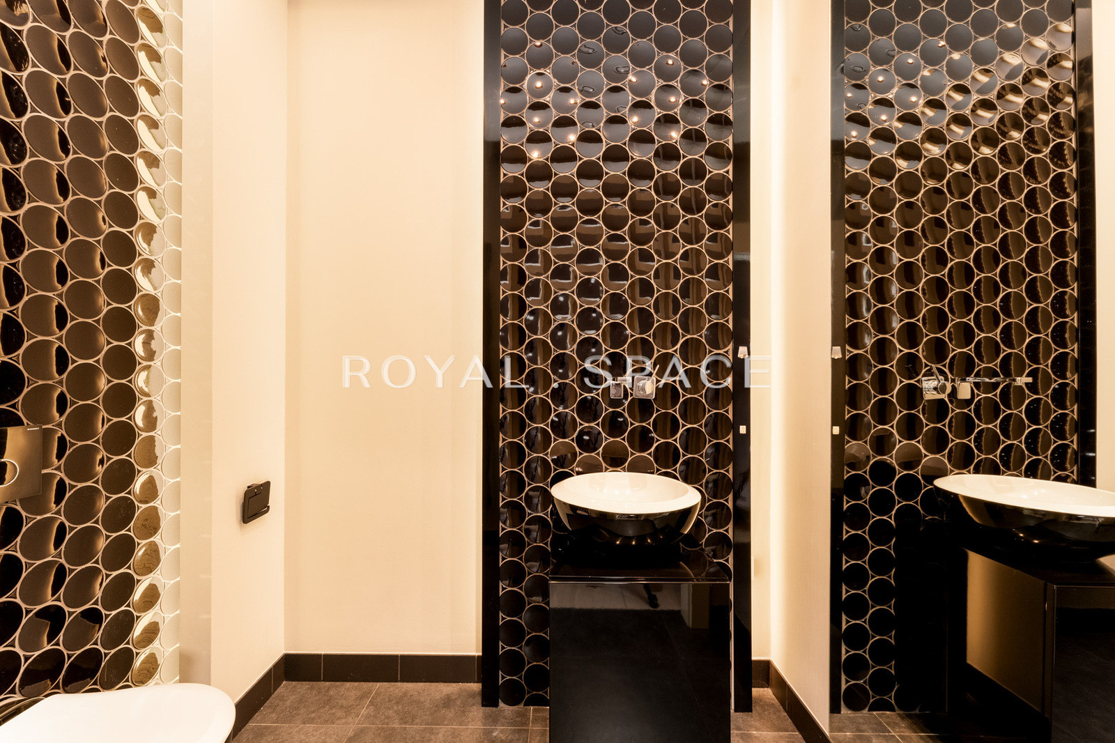 Розкішний будинок з чудовим видом та садом!