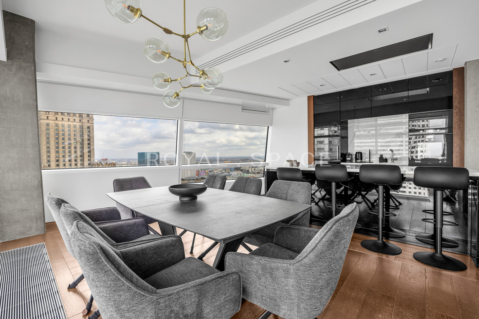 Spectacular 23rd-floor view | Złota 44