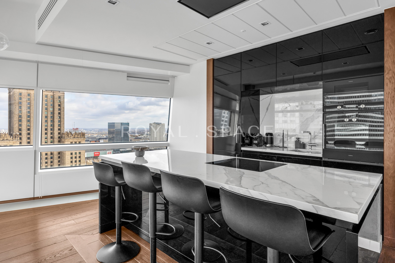 Spectacular 23rd-floor view | Złota 44