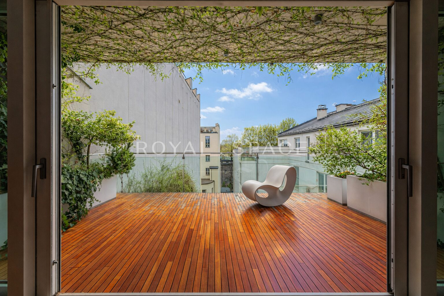 Three-Level Apartment in City Center | Czysta