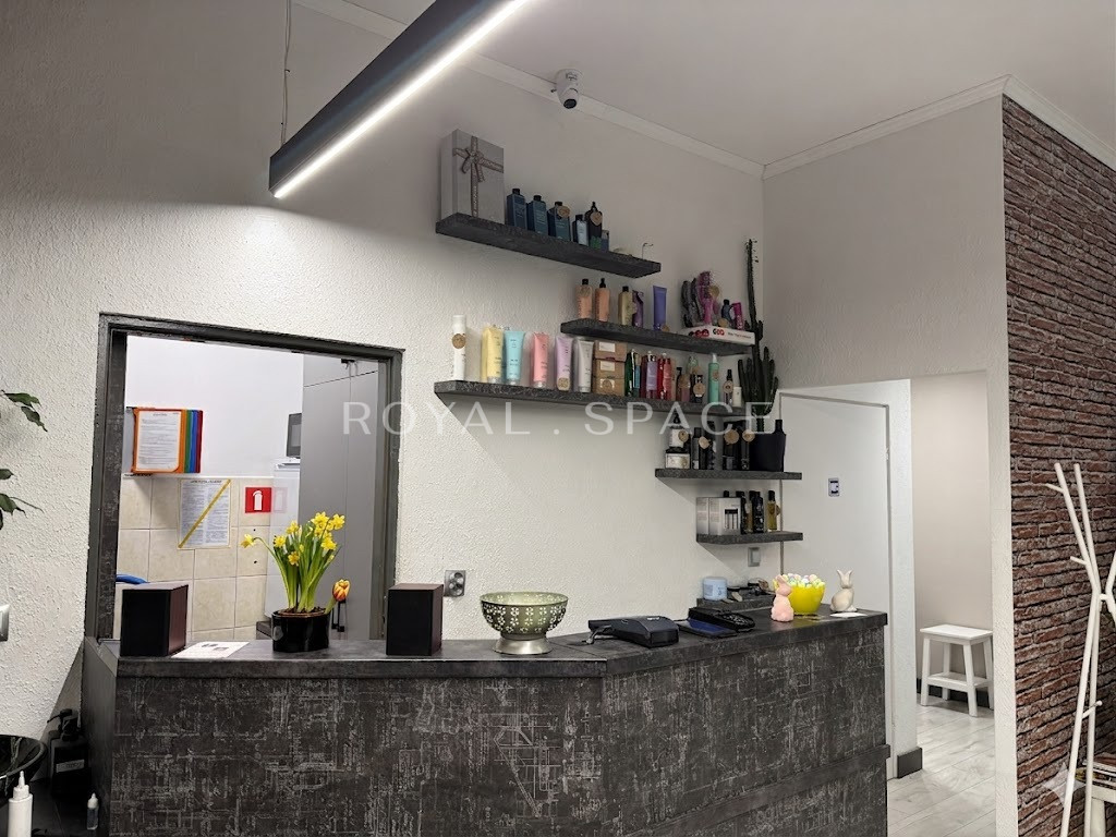 Кутове приміщення у великому житловому масиві