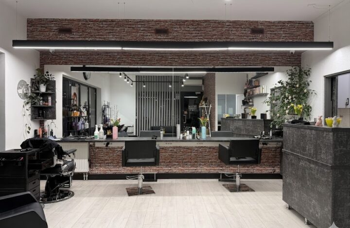 Комерційне приміщення з орендарем у великому житловому комплексі