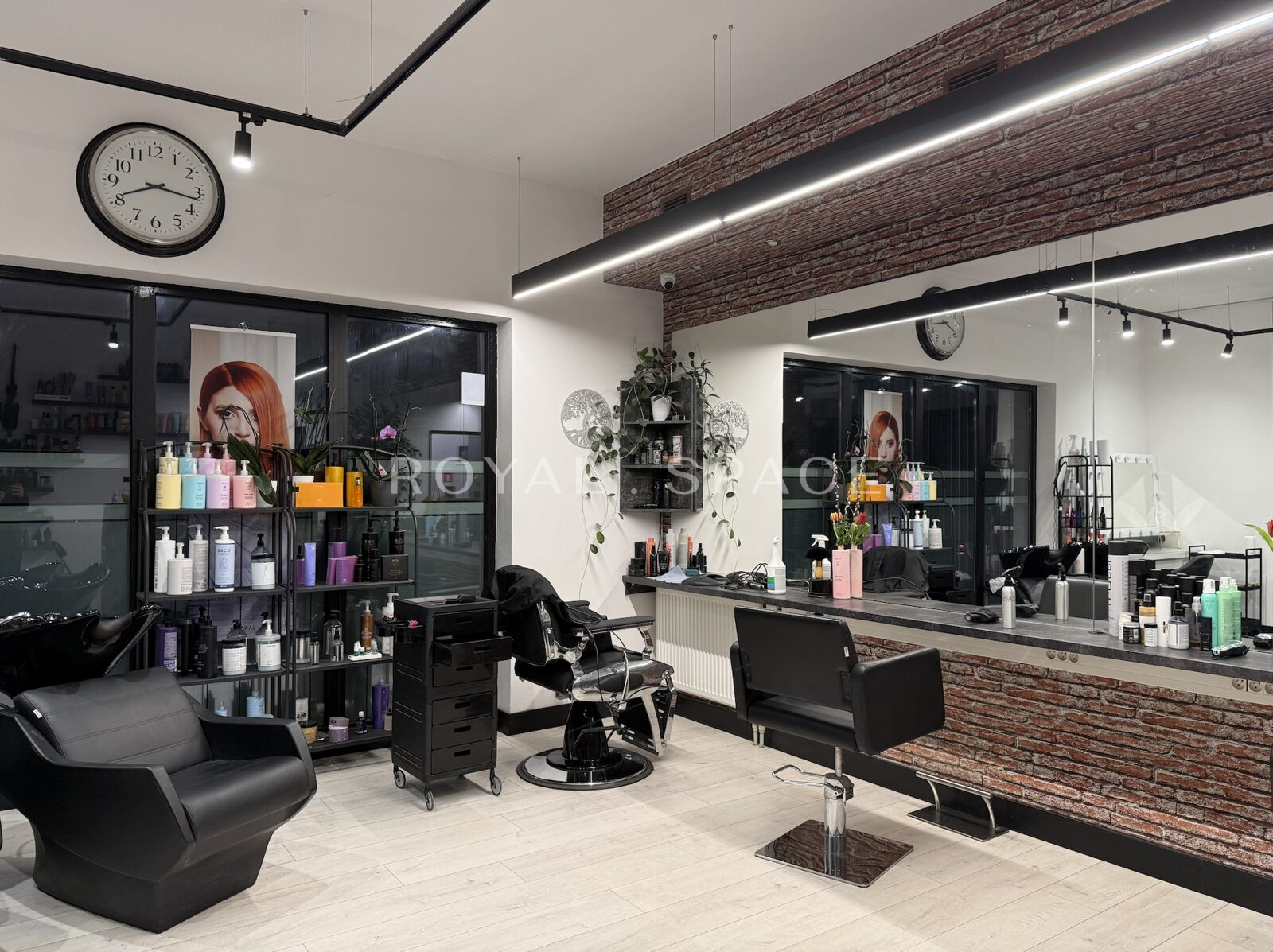 Кутове приміщення у великому житловому масиві